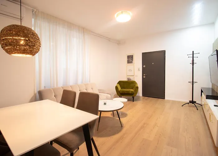 Old Town Bucharest Apartment Poiana 7